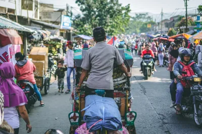 Budaya Gotong Royong di Kota: Relevansi dan Inovasi